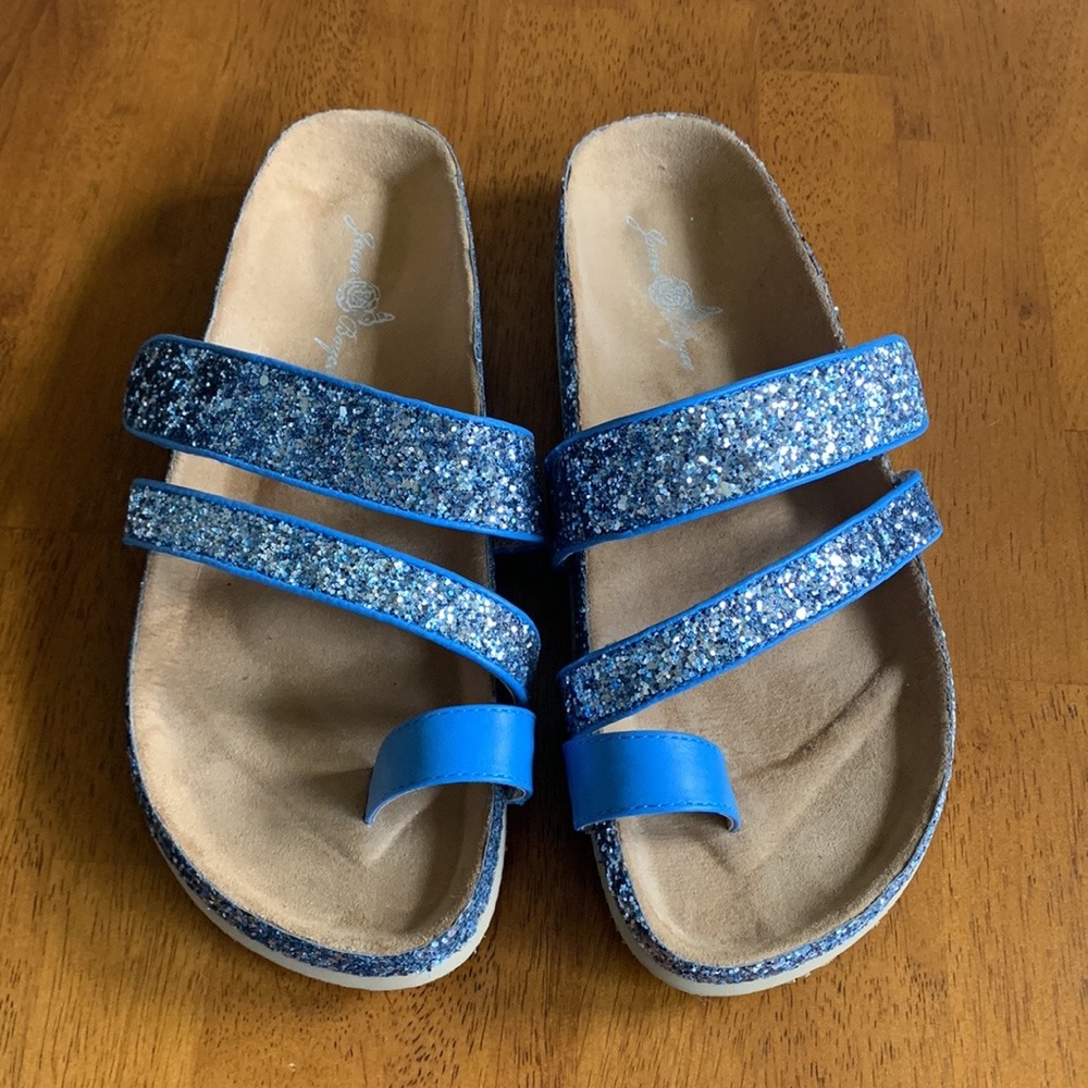 Joan Boyce Glitter Sandals with toe loop 7.5W